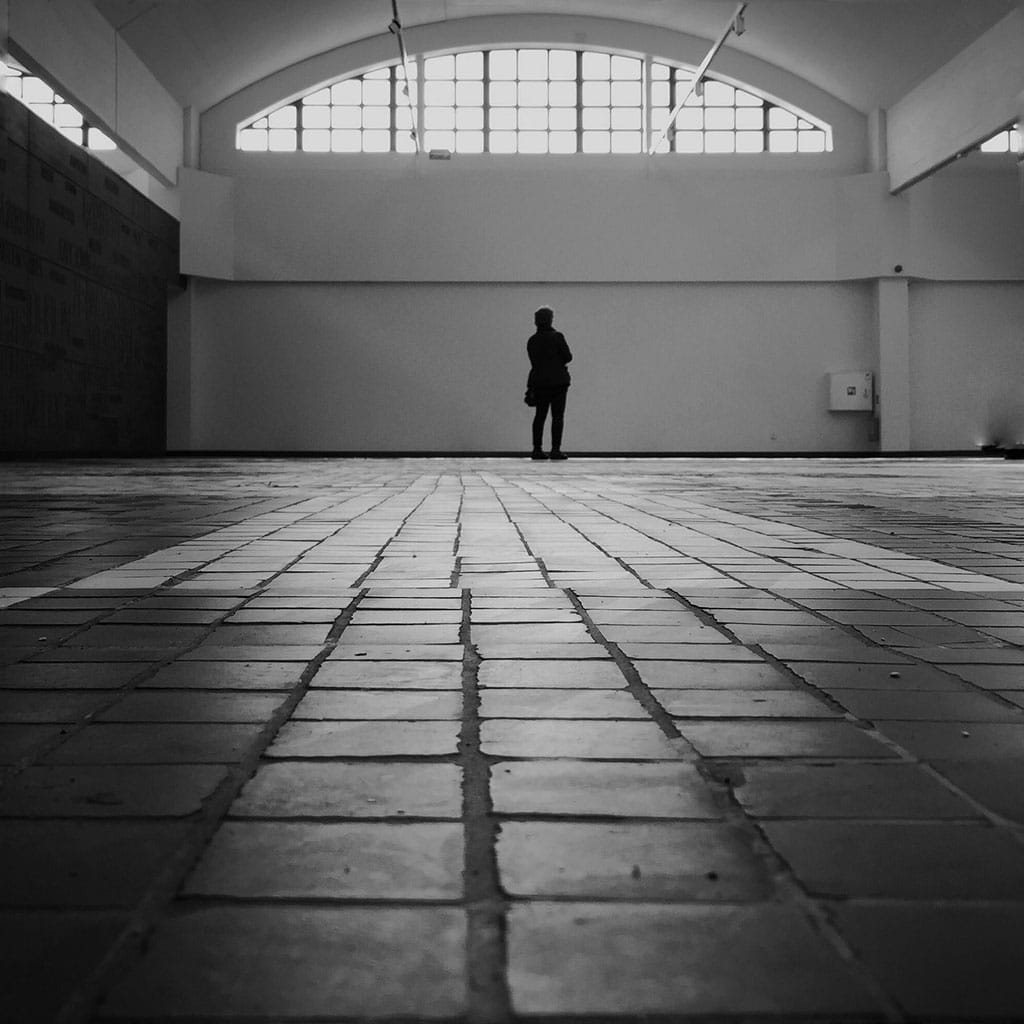 10 Amazing iPhone Photos That Feature Lone Figures 1