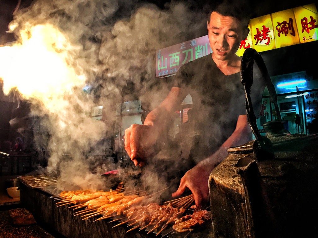 How Paul Yan Takes Amazing Photographs with his iPhone 7 Smoke on the Cluster