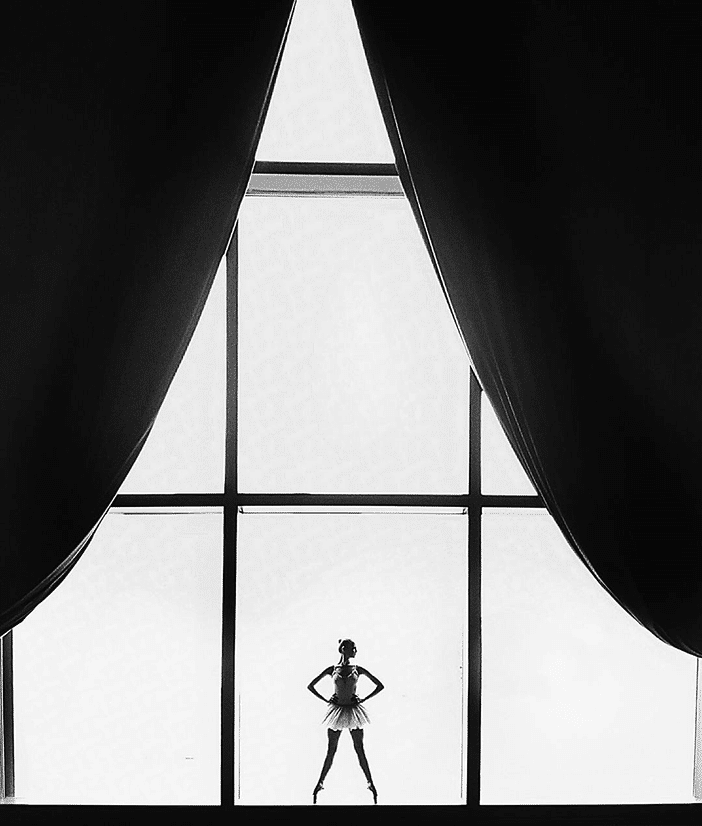 10 Beautiful Photos That Use Negative Space (That Were Taken With a Smartphone) 9 10 Beautiful Photos That Use Negative Space (That Were Taken With a Smartphone) 9