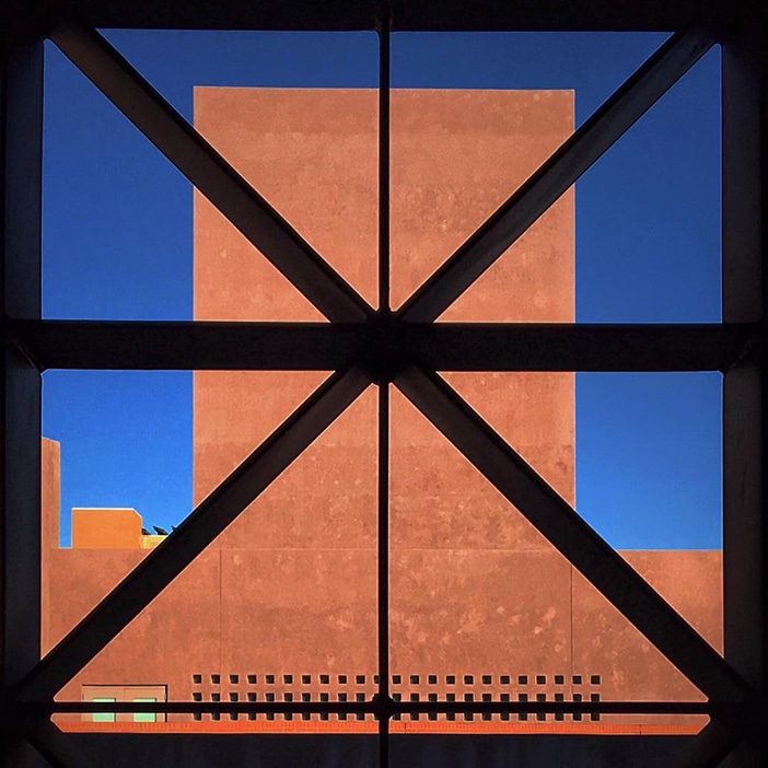 20 Superbly Symmetrical Photos Taken From The Mobiography Showcase Challenge 2 20 Superbly Symmetrical Photos Taken From The Mobiography Showcase Challenge 2