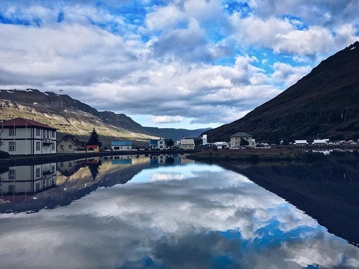20 Superb Examples of Reflection Photography (That Were Taken With a Smartphone) 8