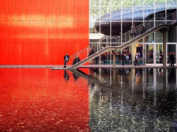 20 Superb Examples of Reflection Photography (That Were Taken With a Smartphone) 11 20 Superb Examples of Reflection Photography (That Were Taken With a Smartphone) 11