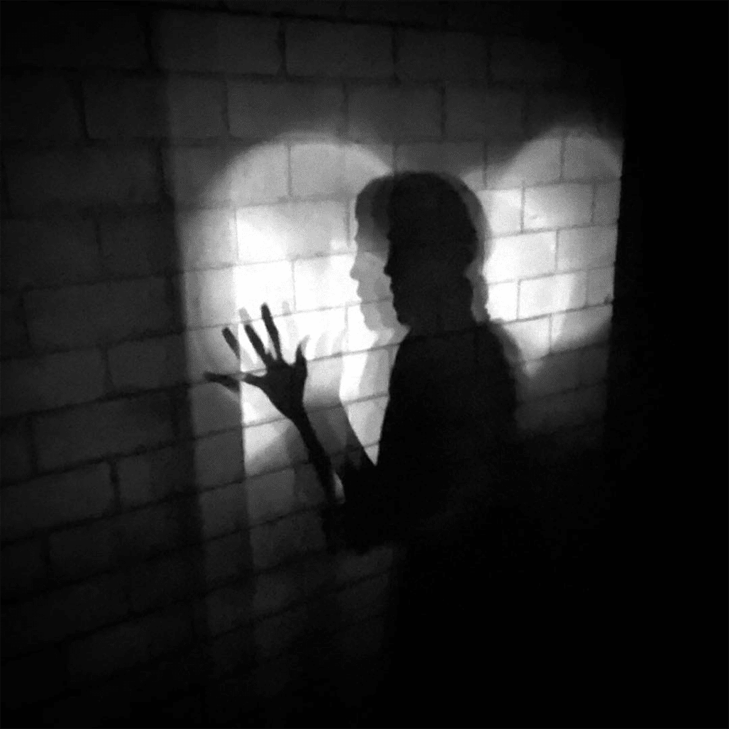 Mobiography Showcase Challenge: 15 Amazing Examples of Silhouettes & Shadows (Shot With A Smartphone) 7