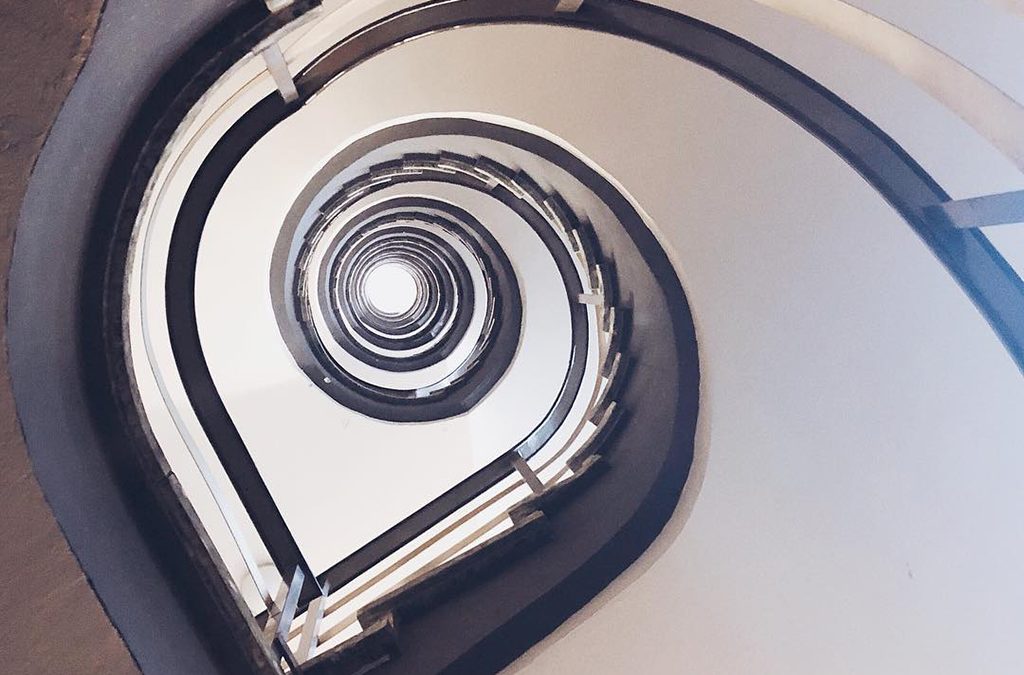 Mobiography Photo Challenge: 12 Superb Curve Inspired Smartphone Photos