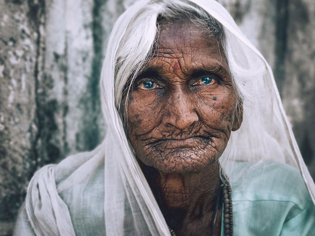 Mobiography Photo Challenge: 10 Beautiful People Portraits Taken with a Smartphone 10