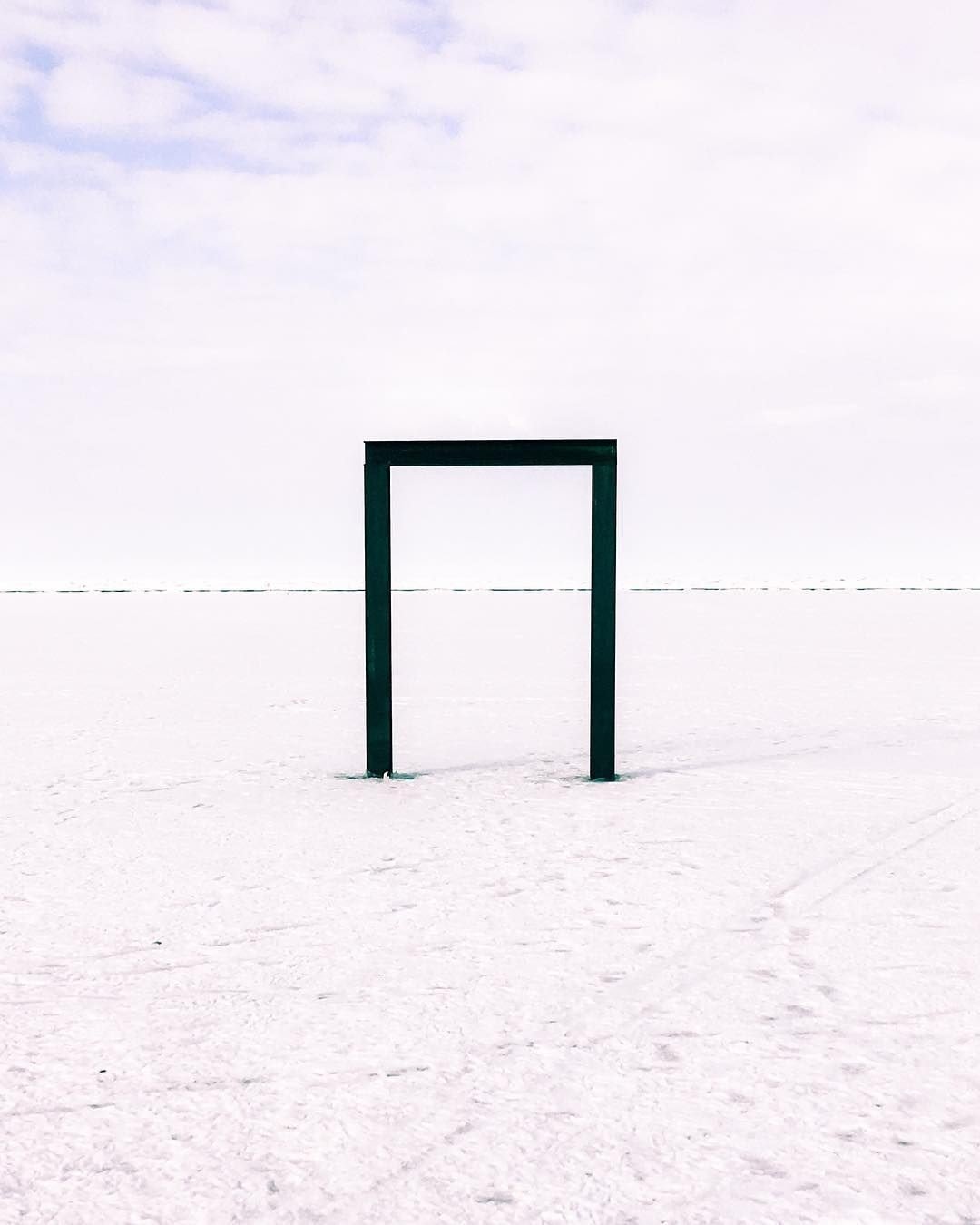 Mobiography Photo Challenge: 11 Beautiful Negative Space Inspired Smartphone Photos 7