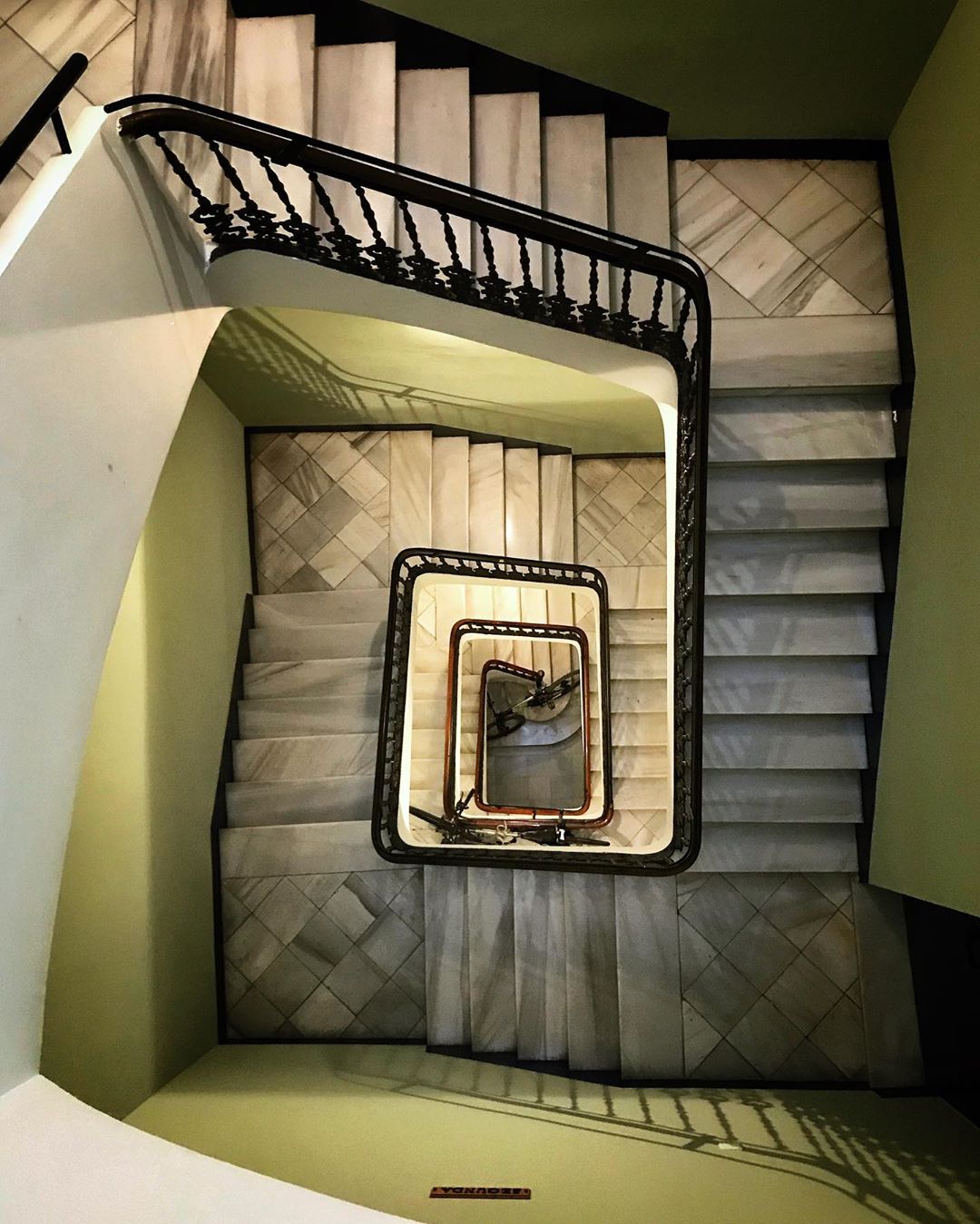 Mobiography Photo Challenge: 12 Stunning Symmetry Inspired Smartphone Photos 2 Mobiography Photo Challenge: 12 Stunning Symmetry Inspired Smartphone Photos 2