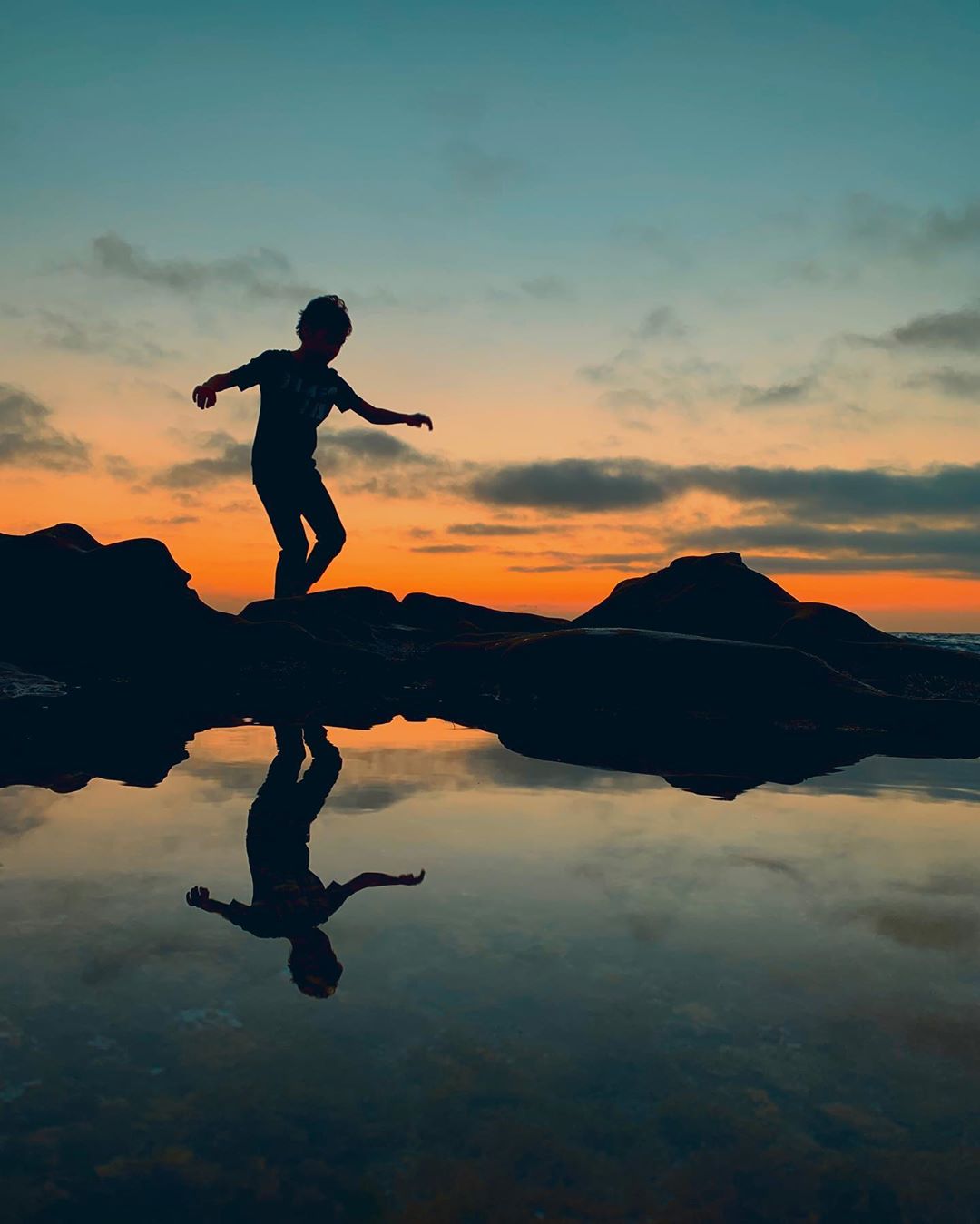 Mobiography Photo Challenge: 12 Stunning Symmetry Inspired Smartphone Photos 5 Mobiography Photo Challenge: 12 Stunning Symmetry Inspired Smartphone Photos 5