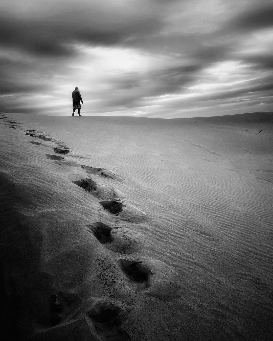 Mobiography Photo Challenge: 18 Stunning Shadow & Silhouette Inspired Smartphone Photos 4