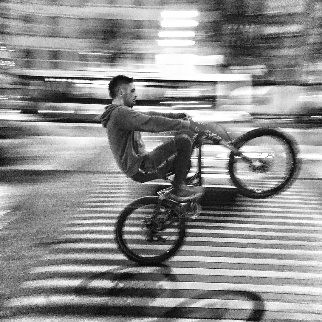 Mobiography Photo Challenge: 16 Amazing Movement & Motion Inspired Smartphone Photos 7 Mobiography Photo Challenge: 16 Amazing Movement & Motion Inspired Smartphone Photos 7