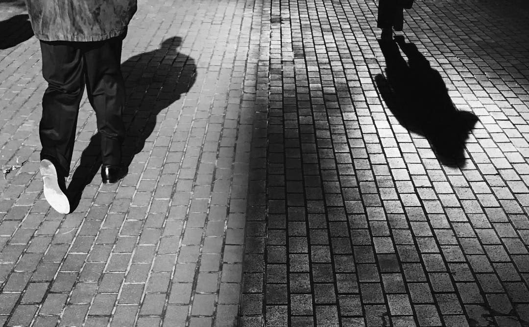 How Roy Pan Shoots His Silhouette & Shadow Inspired Street Photography 10