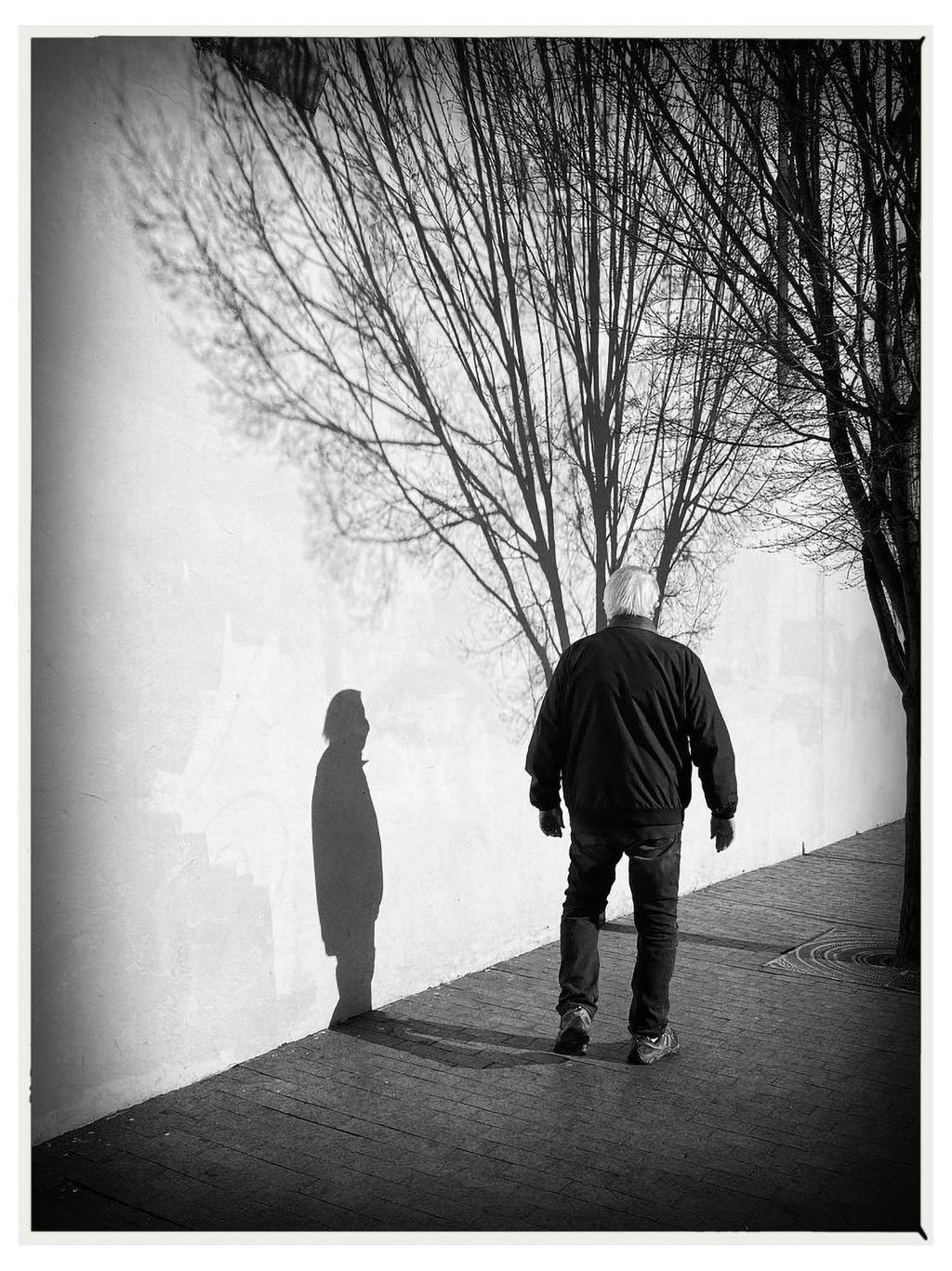 Mobiography Photo Challenge: 17 Stunning Shadow Inspired Smartphone Photos 4